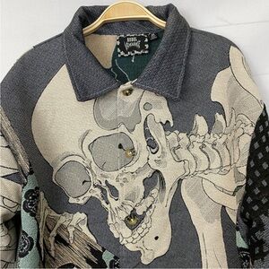 Men’s Gray & Cream Skull Knit Shirt